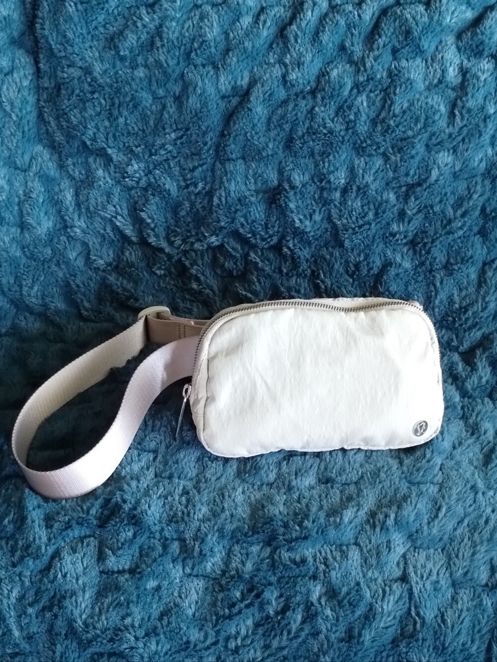 Lululemon Everywhere Belt Bag Light Gray Nylon Fanny Pack Crossbody Waist Bag
